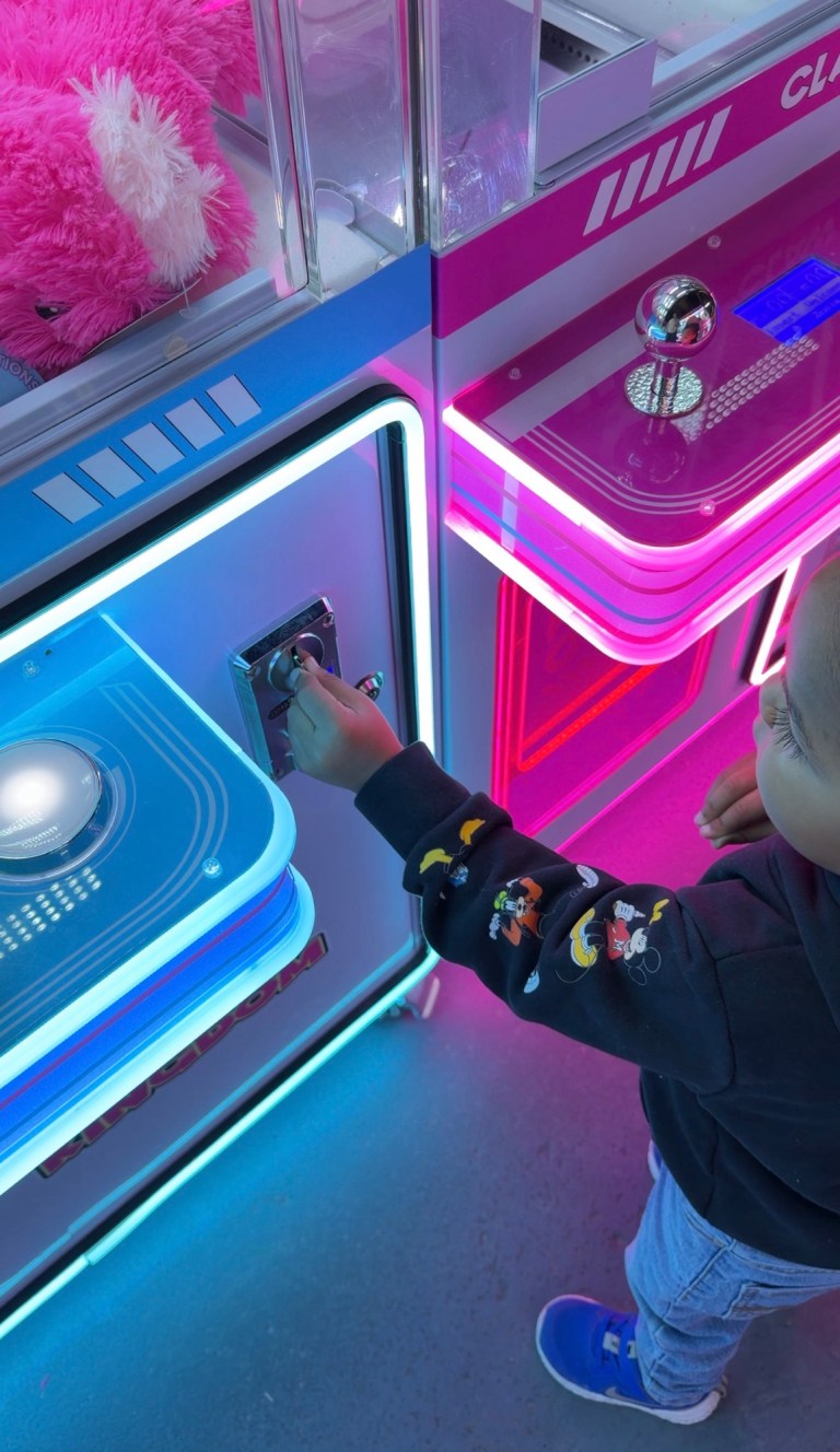 A Family Visit To Claw Kingdom Leicester Human Claw Arcade Games And a-family-visit-to-claw-kingdom-leicester-human-claw-arcade-games-and